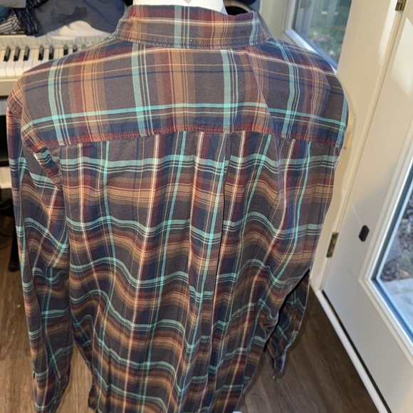 Men’s Northface Button down flannel - Picture 3 of 4